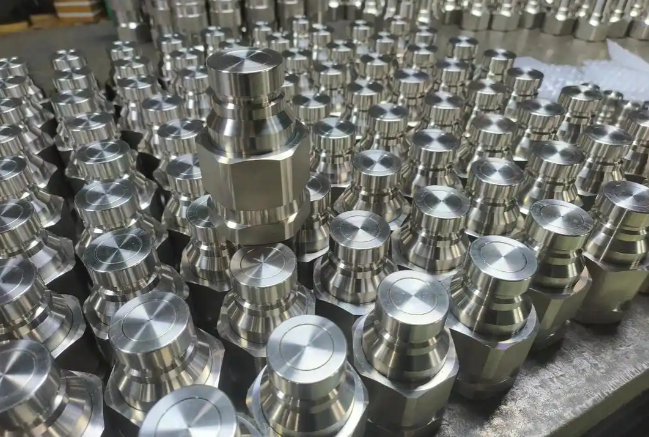 Hydraulic Hoses and Fittings: Understanding Pricing, Cost Drivers and Sourcing Reliable Stainless Steel Solutions Stainless steel hydraulic hose fittings manufactured at Kaitu Fitting factory, Eaton standard hydraulic pipe connectors for hydraulic systems